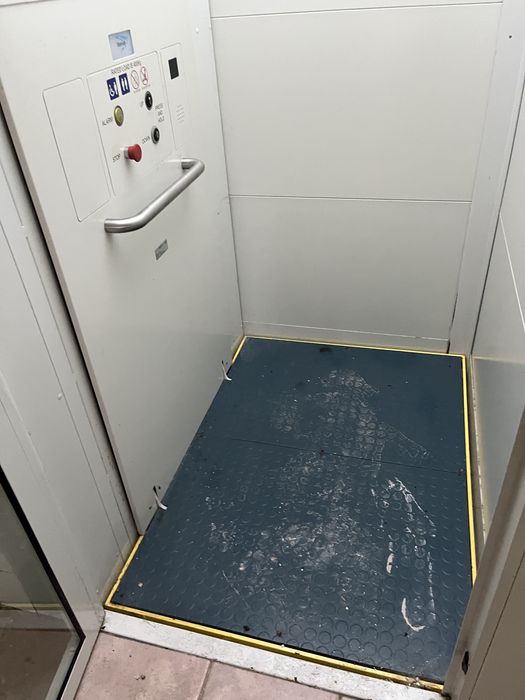 Lift interior pentru Persoane cu Dizabilitățati Handicap Batrani