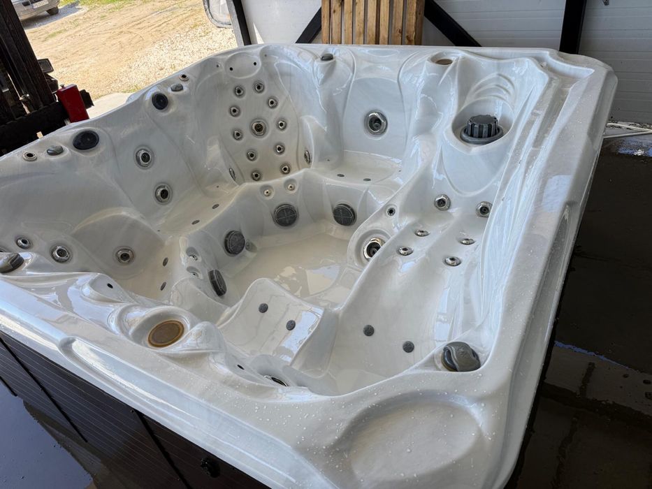 Градински джакузита внос