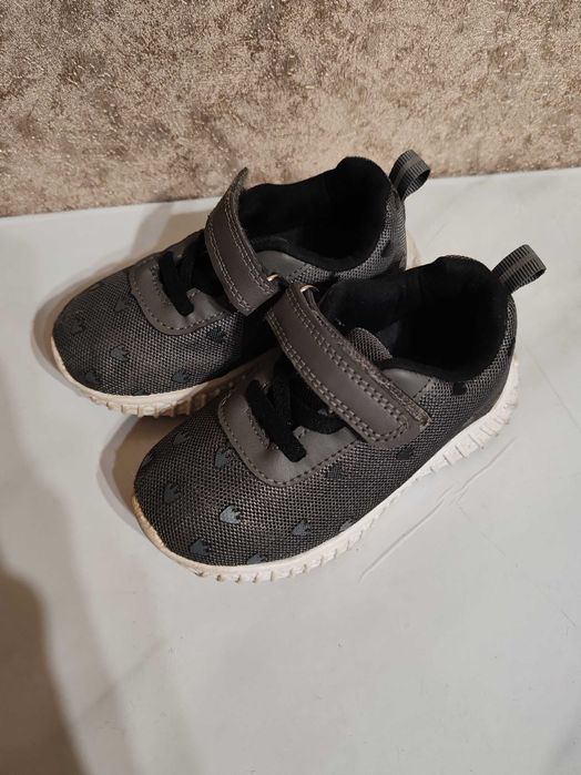 Детские кроссовки