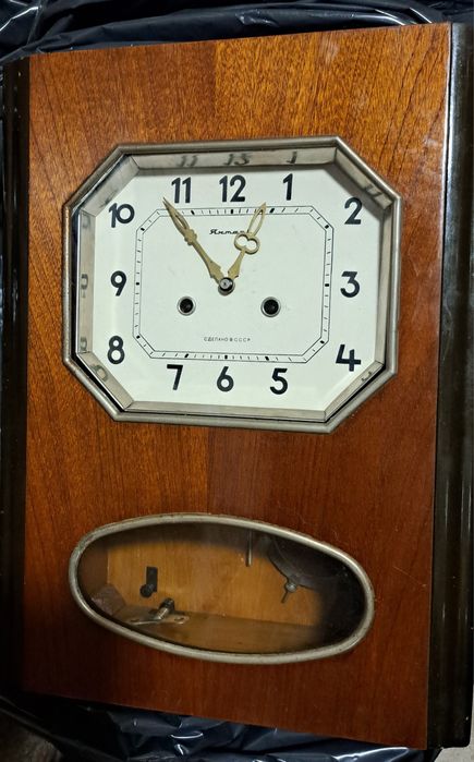 Стенен часовник Янтар