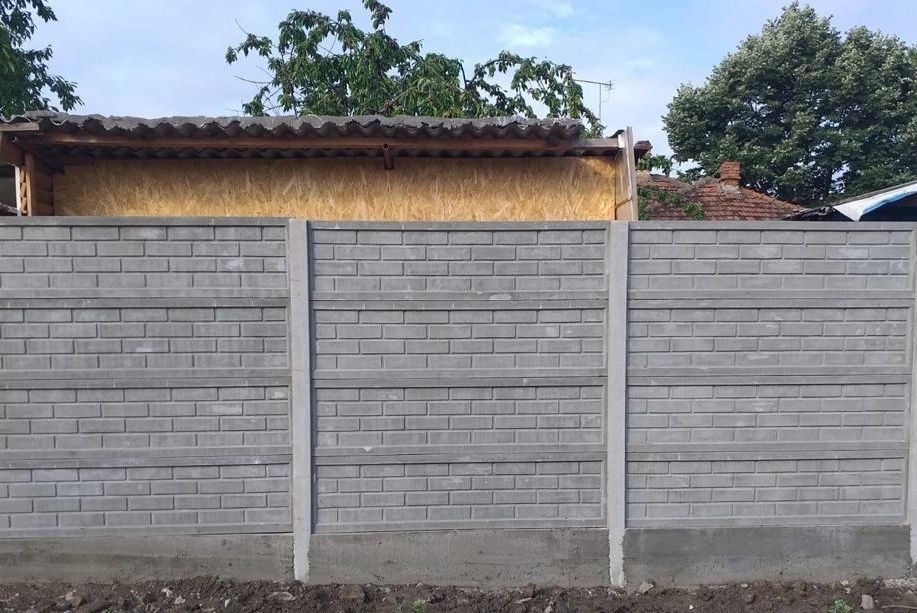 Gard simplu din panouri , placi din beton armat TRANSPORT