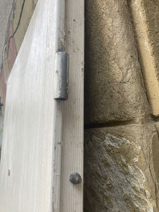 Врата блиндирана метална .