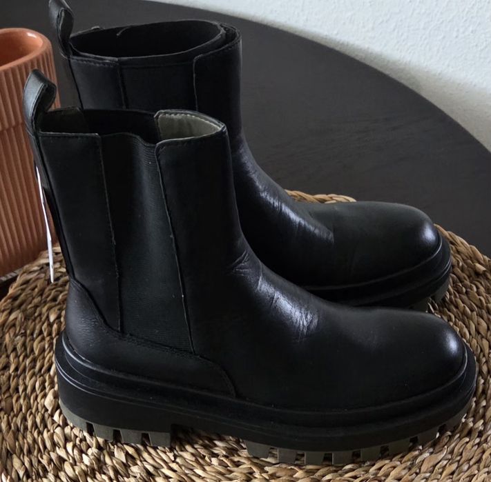 Ghete piele mărimea 36 brand Zara