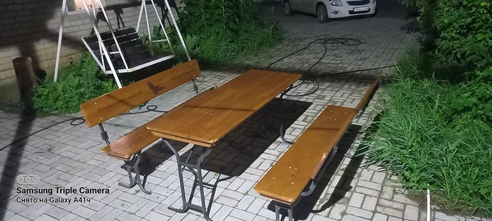 Стол и 2 скамейки продам срочно