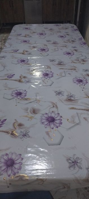 Стол без стульев