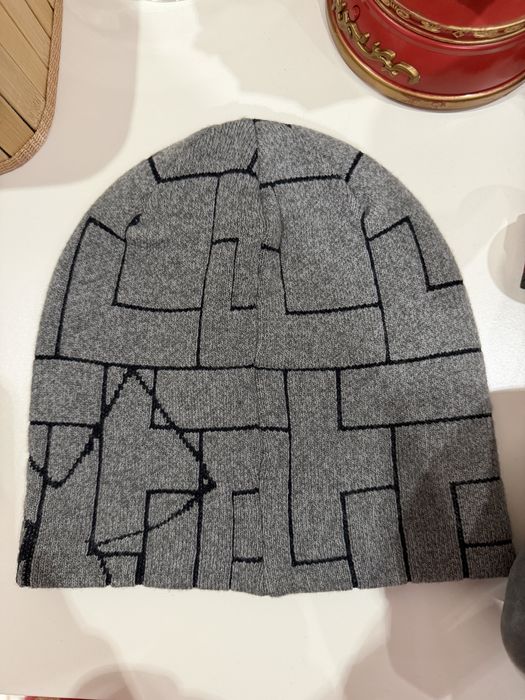 Зимна спортна шапка