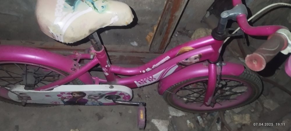 Боксерские перчатки. Детский велосипед