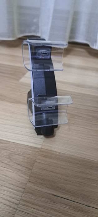 Stand controler ps5 cu încărcare usb c