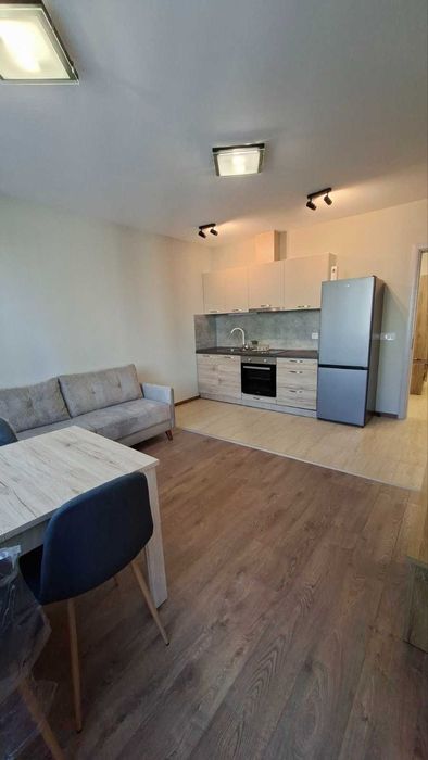 Чисто нов тристаен Център първи наематели