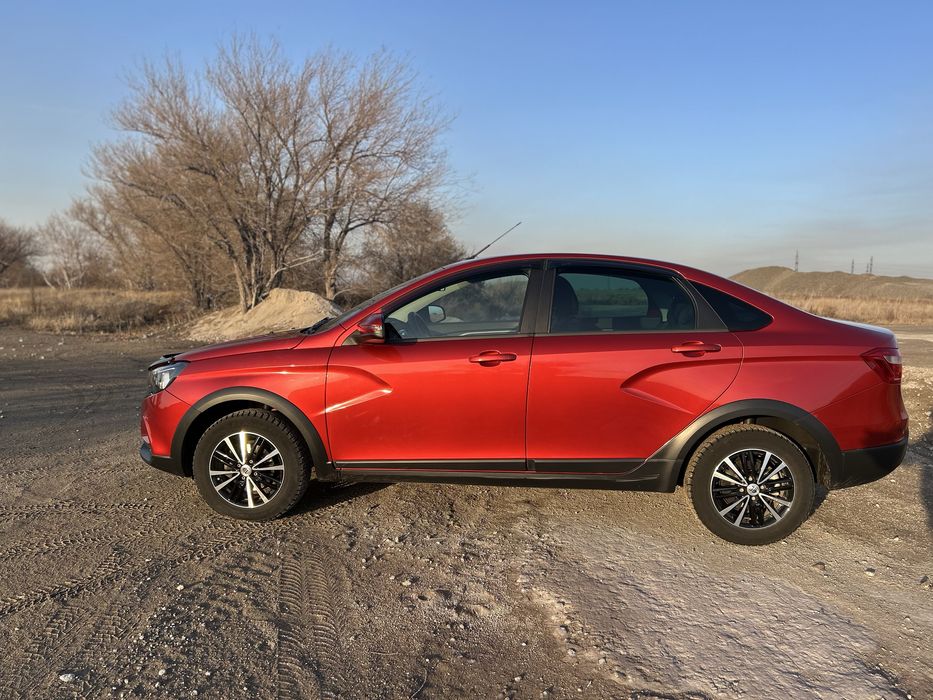 Продам Весту кросс