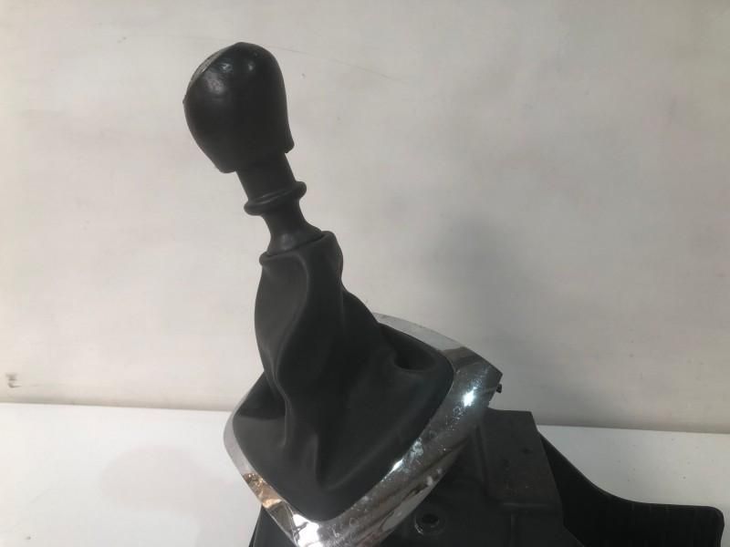 Timonerie manuala cu nuca si manson Renault Megane 3 facelift 82010629