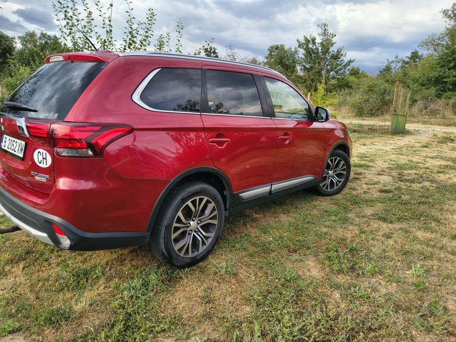 Продавам Mitsubishi Outlander