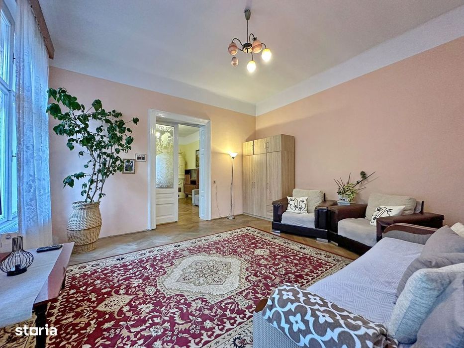 Apartament cu 3 dormitoare și curte, la 3 minute de Piața Sfatului