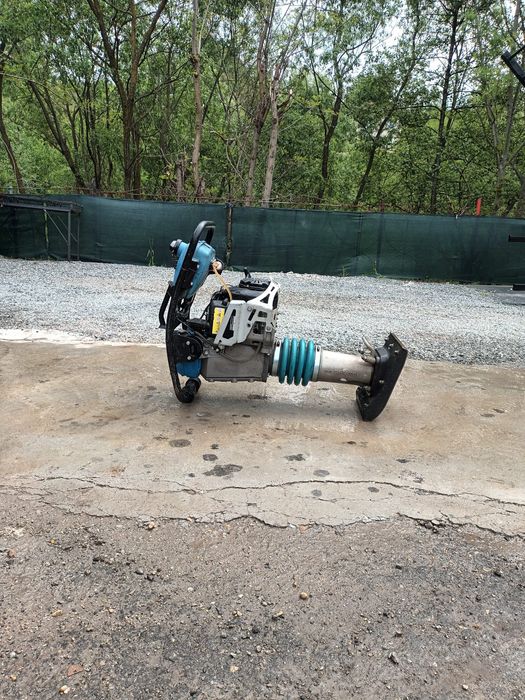 Inchiriez mai compactor berbec ghilotina placa compactoare picamer