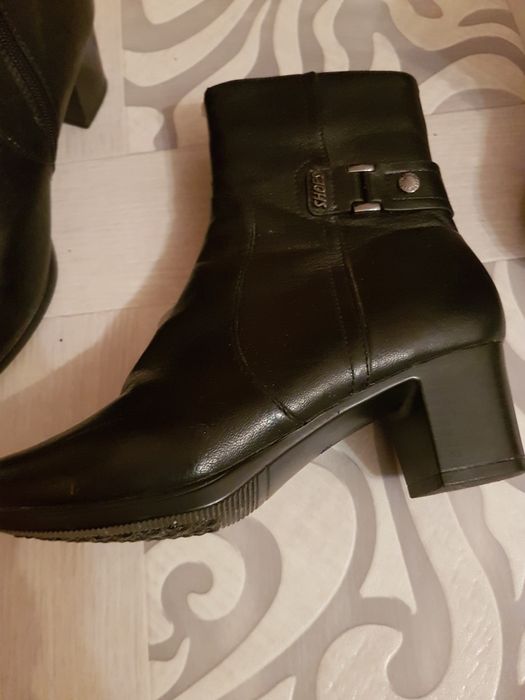 Продам женские осенние ботинки