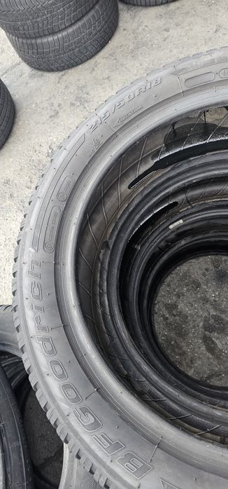 215 50 R 18 BFGoodrich M +S...