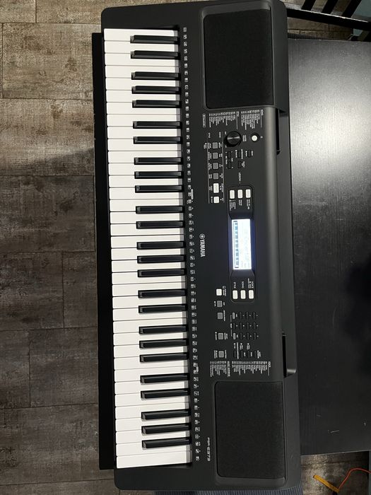Orga YAMAHA PSR-E373 impecabila, la cutie.