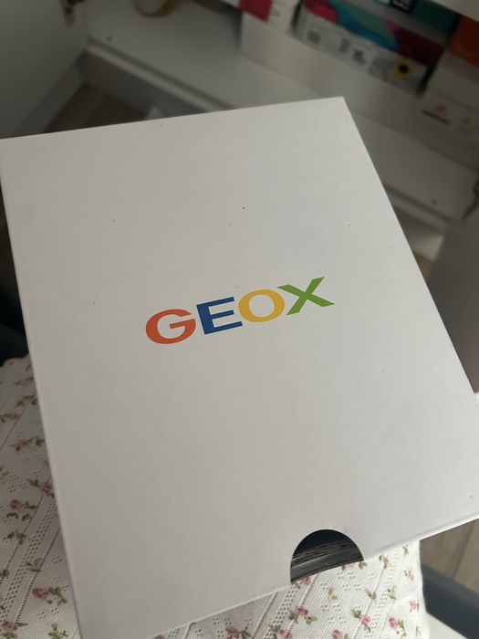 Продам детские кроссовки Geox