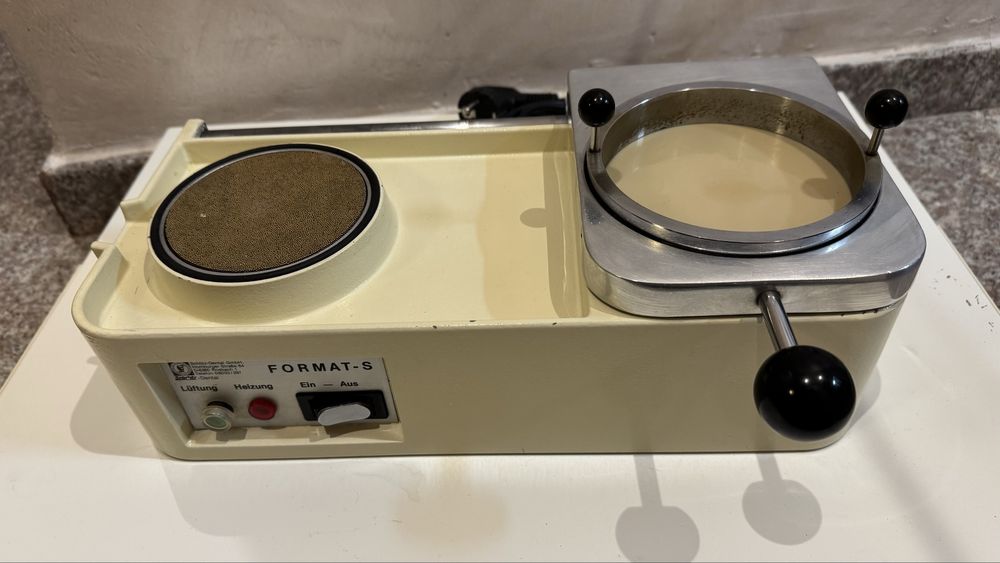 Термоформовъчна машина Schütz Dental Format S за изтегляна на шини. S