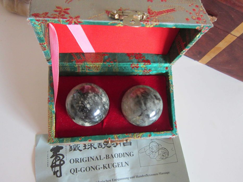 cadou rar Bile QI Gong piatra jad relaxare, masaj, yoga .. China 1960