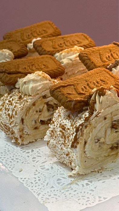 Меренговый рулет Lotus