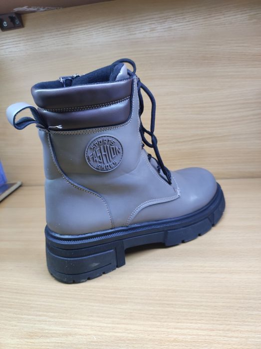 Женские ботинки почти новые