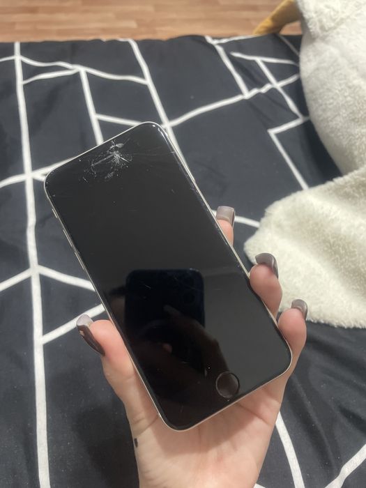 Айфон SE 2022г 128гб память