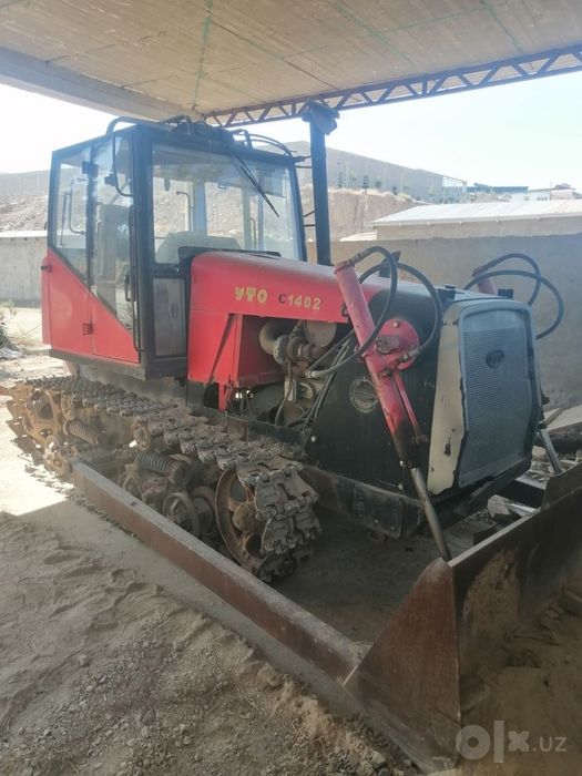 Гусеничный трактор YTO C1402