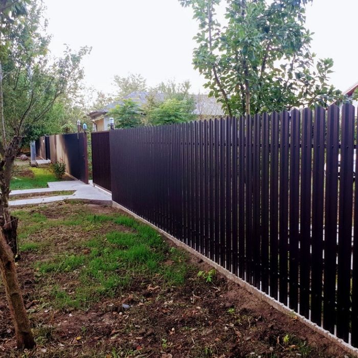 Garduri si porti din sipca metalica, panouri stil jaluzele, tabla cutata, plasa bordurata si alte modele