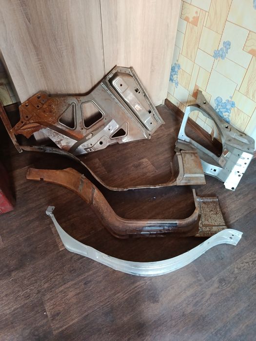 Продам кузовные детали