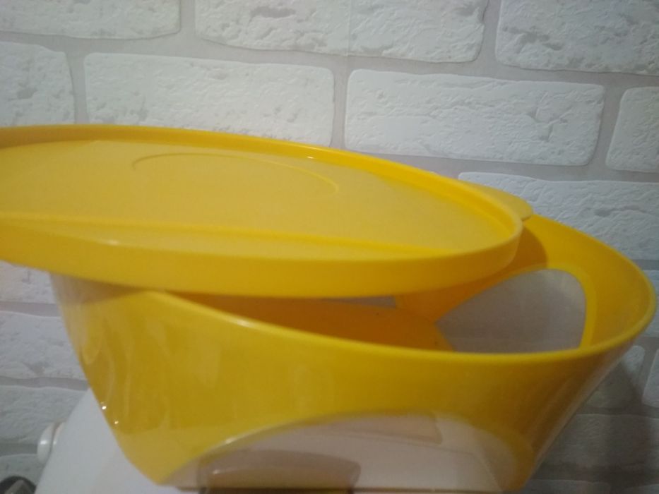 Продам чашу Таперваре