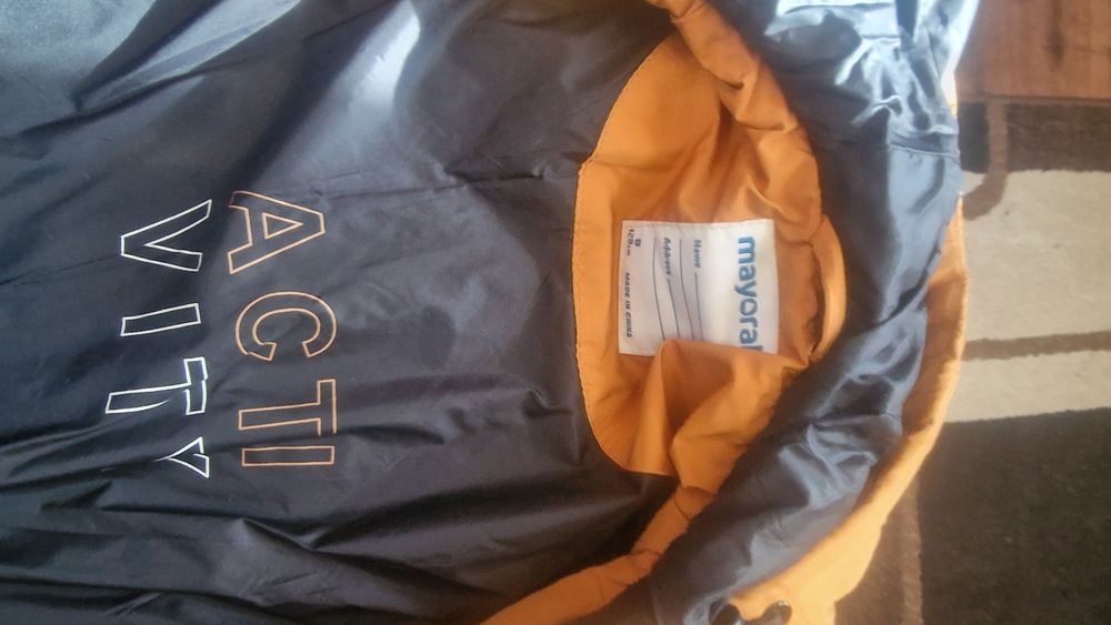 Куртка жёлтая, тёплая  на осень ,весну и раннюю зиму