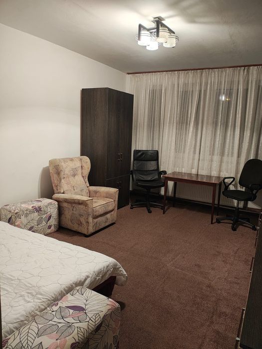 Închiriez apartament