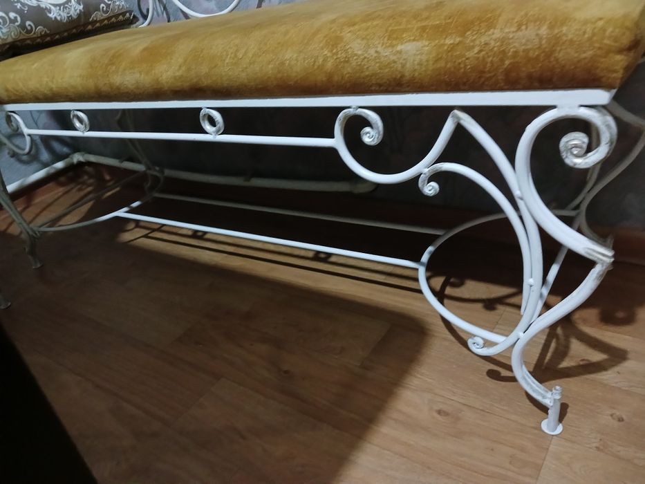 Кованные банкетки и стулья
