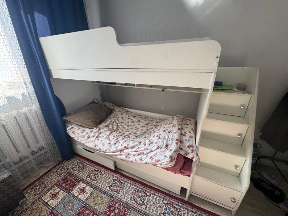 Двухъярусная кровать