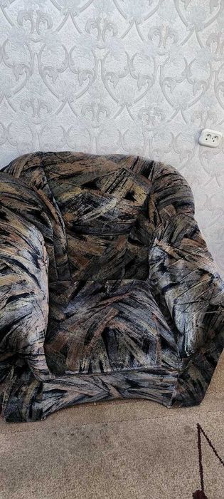 Продается мягкая мебель - диван и два кресла