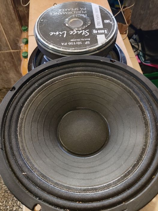 Продавам два говорителя 10-инчови по 300 w
