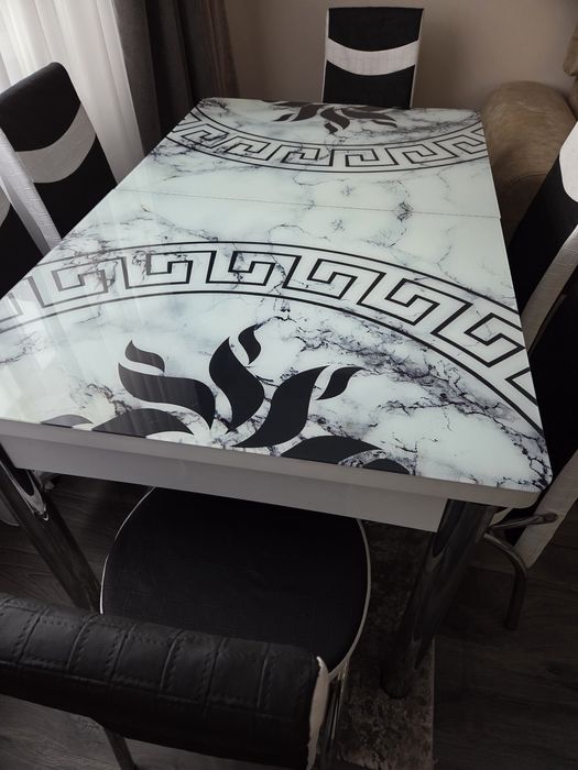Vand masa de 12 persoane extensibila