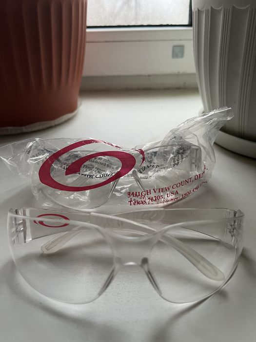 Продам очки защитные новая