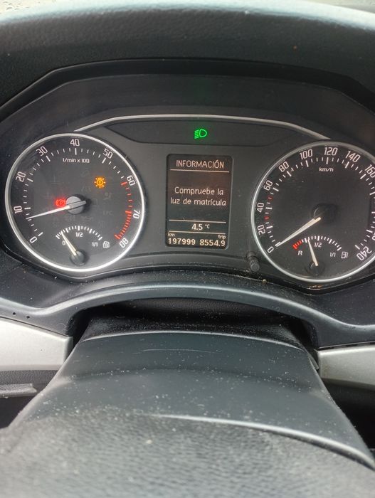 Vând Skoda Octavia.