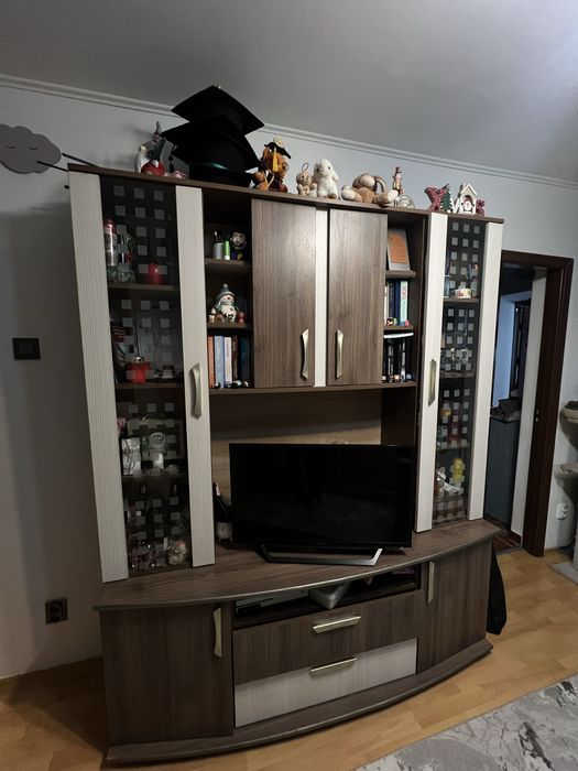 Vand dulap cu vitrina