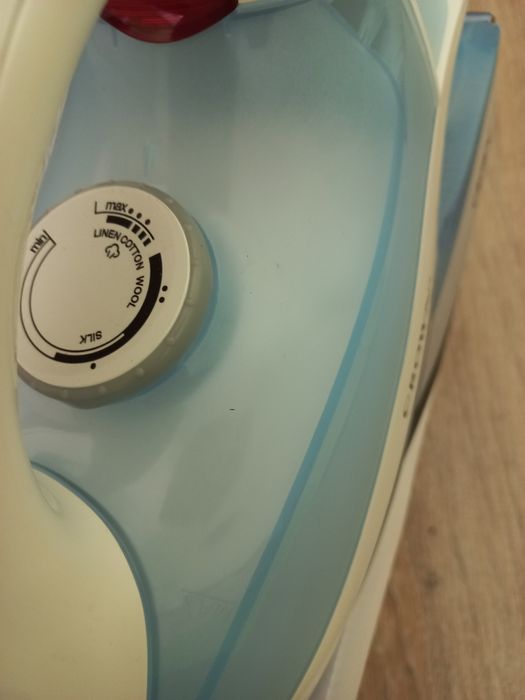 ЧИСТО НОВА ютия Crown с керамична плоча