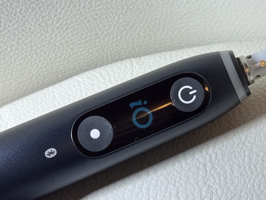 Periuță Oral B io8