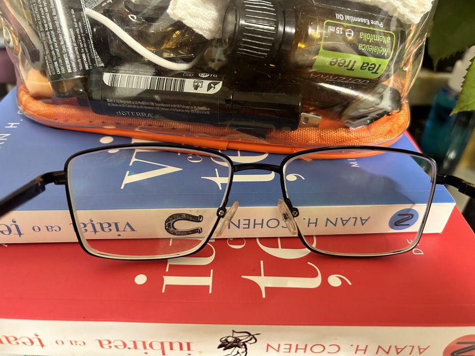 Rama de ochelari neagră