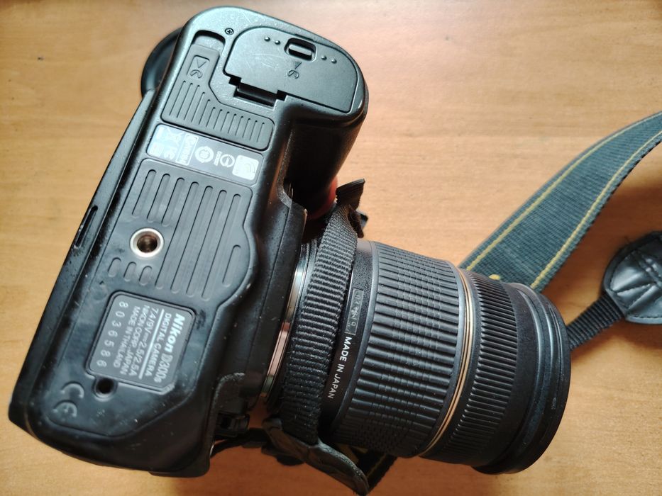 Nikon D300s с объективом