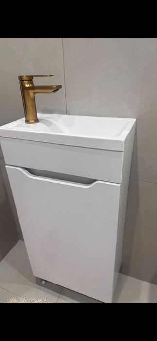 Раковина с тумбочкой
