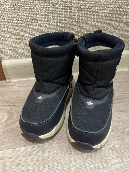 Продам детскую зимнию обувь
