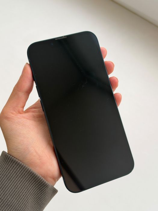 Продам Iphone 13
