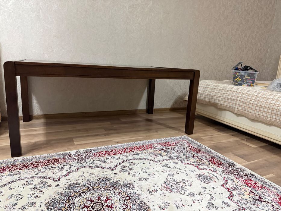 Продам стол коричневый