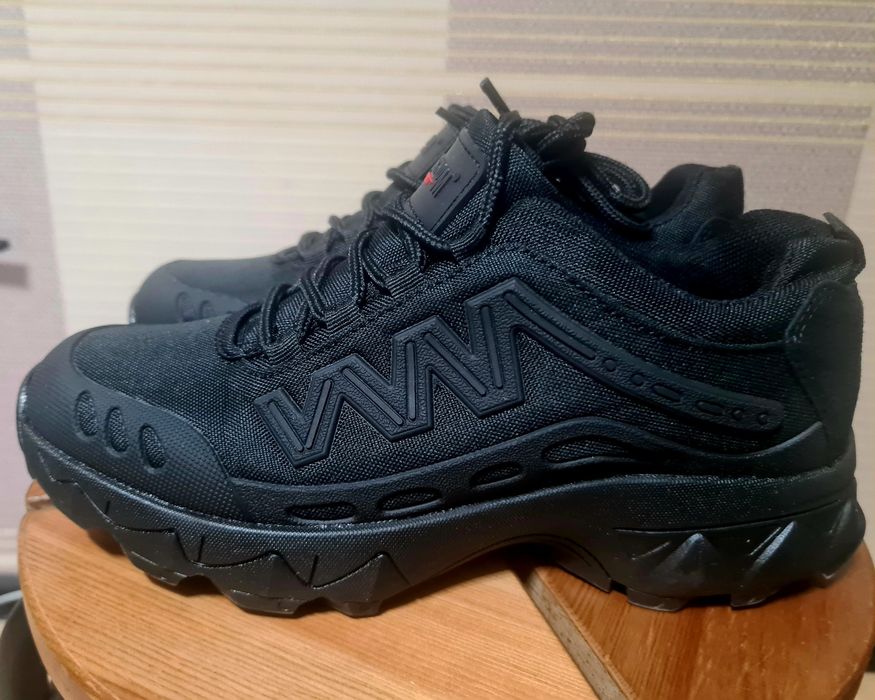 Продам кроссовки